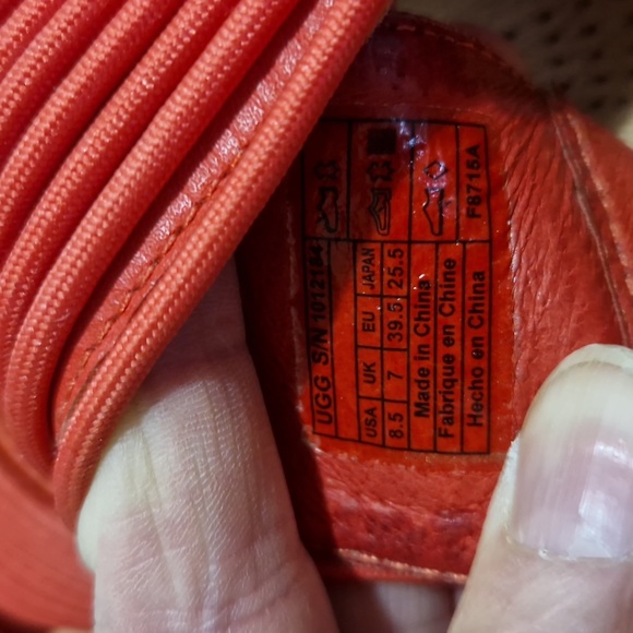 Womens UGG red leather sandals with leather insoles - Picture 6 of 8